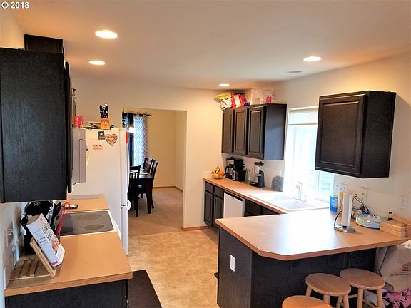 4th image of 940 Erin Ln W