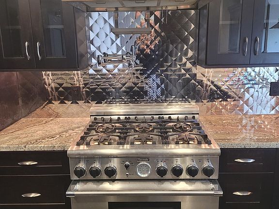 4th image of 301 Westover Ct