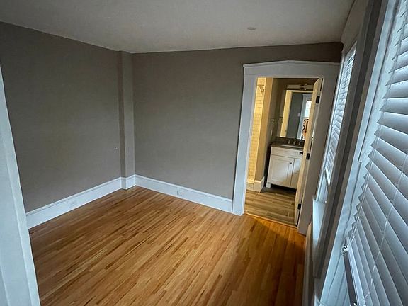 3rd image of 26 E Vine St #2R