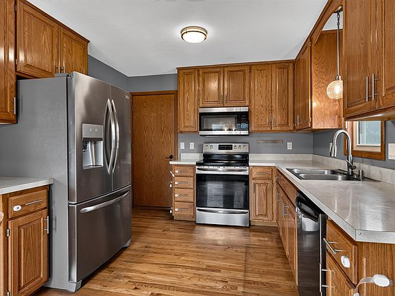 2nd image of 3909 SW 40th St