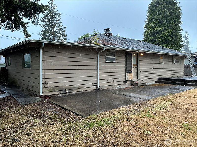3rd image of 8007 215th Street SW