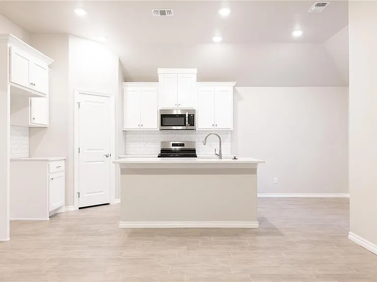 3808 Lleyton Dr — Photo 3