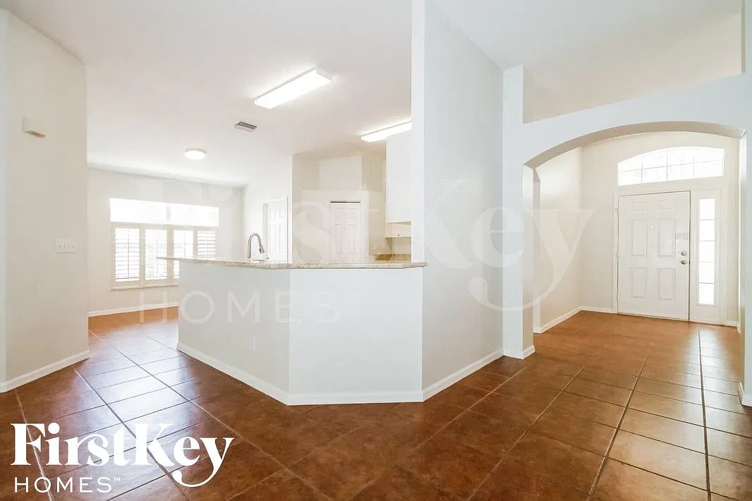 4 bed, 2.0 bath, 1745 sqft, $2,635 — Photo 3