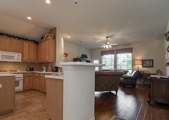 5th image of 1513 Country Walk Dr
