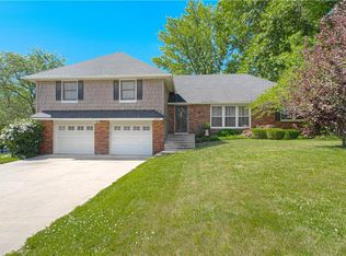 1907 Clay Dr, Liberty, MO 64068