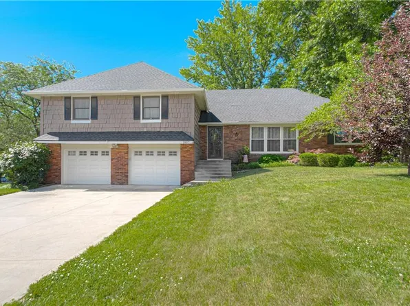 1907 Clay Dr, Liberty, MO 64068