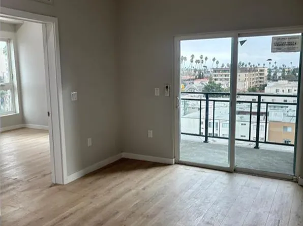 2683 San Marino St, Los Angeles, CA
