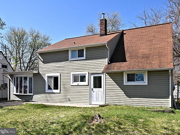 2nd image of 30 Roundwood Ln