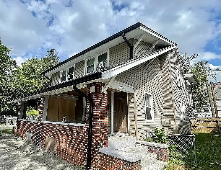 2407 E 16th St — Photo 10