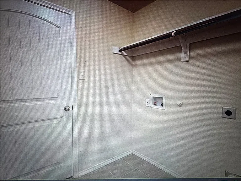 327 Elam Dr — Photo 17
