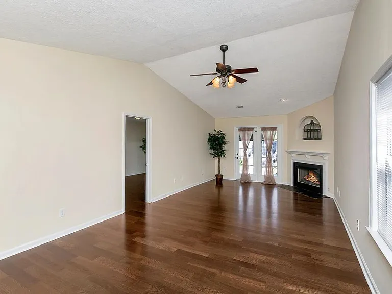 Great room with vaulted ceilings