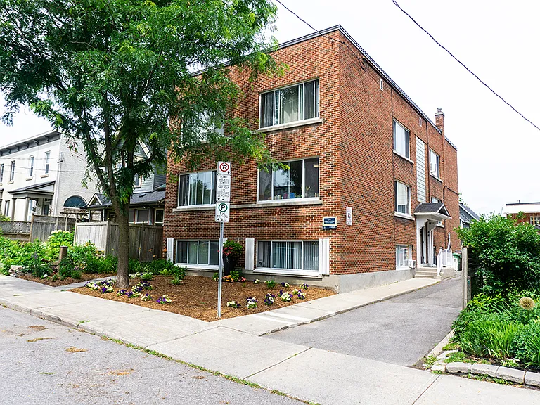 19 Strathcona Ave #6 — Photo 7