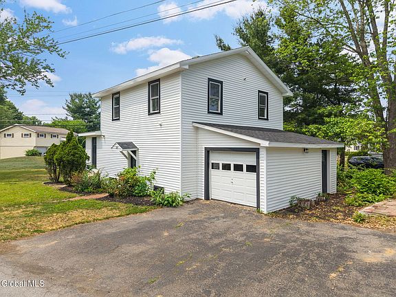 5th image of 150 Schoolhouse Road