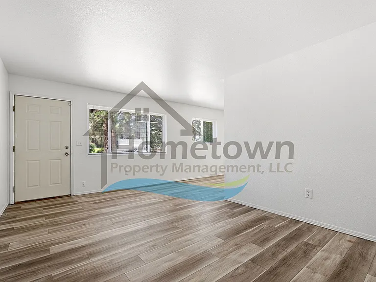 703 N Compton St — Photo 56