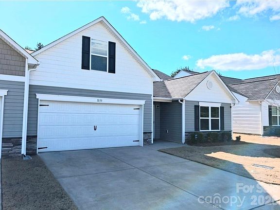 3rd image of 1035 Silvertrace Dr
