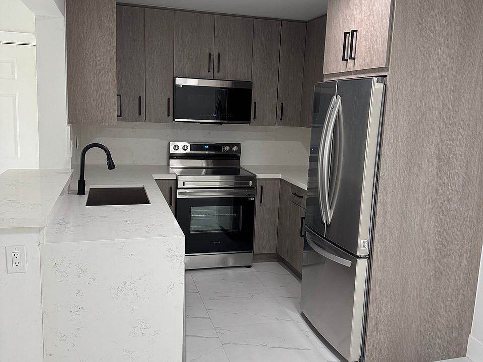 1st image of 400 Palm Cir W APT 207