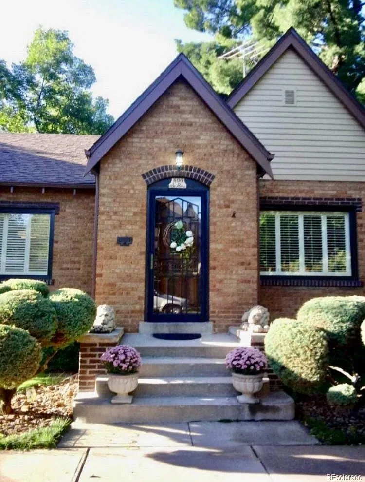 3 bed, 2.0 bath, 2600 sqft, $5,300 — Photo 2