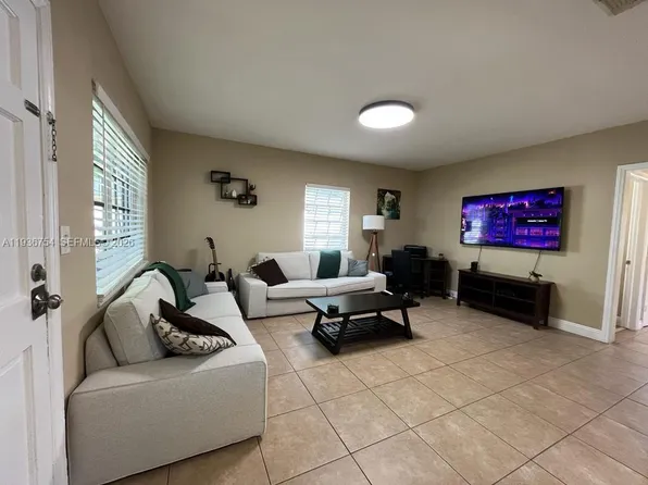 1414 NE 178th St, North Miami Beach, FL 33162