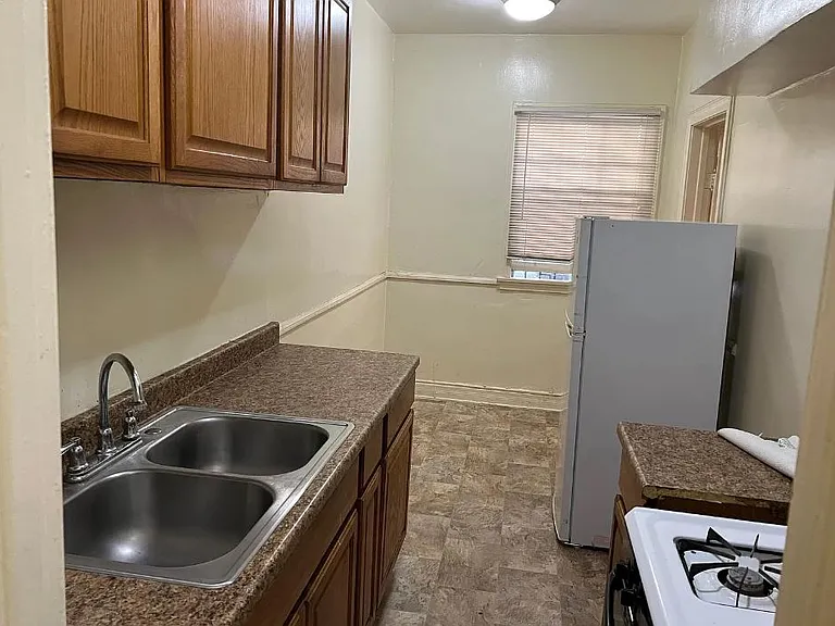 Coronado Apartments — Photo 10