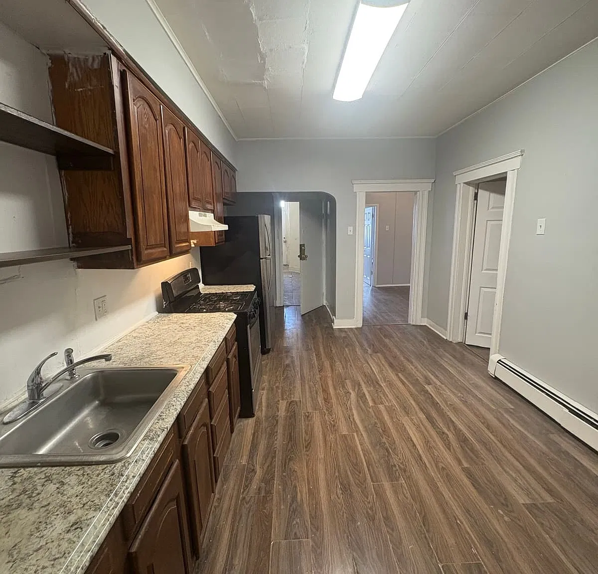 3 bed, 1000 sqft, $1,950 — Photo 2