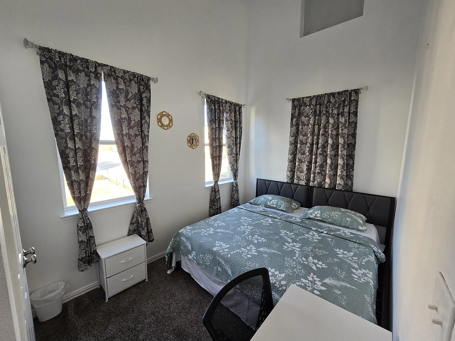 4 bed, 3.0 bath, 1950 sqft, $1,274 — Photo 1