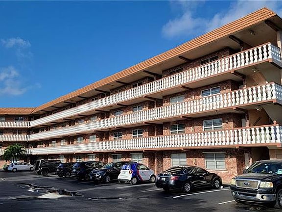 5th image of 801 NE 18th Ct APT 206