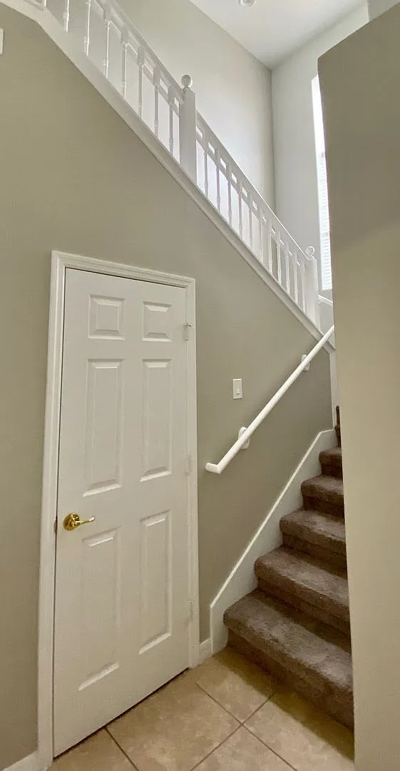 Move in September! Stunning 4 bedroom + Loft, 2.5 bath Townhome Gated community in Avalon Park. 1... — Photo 4