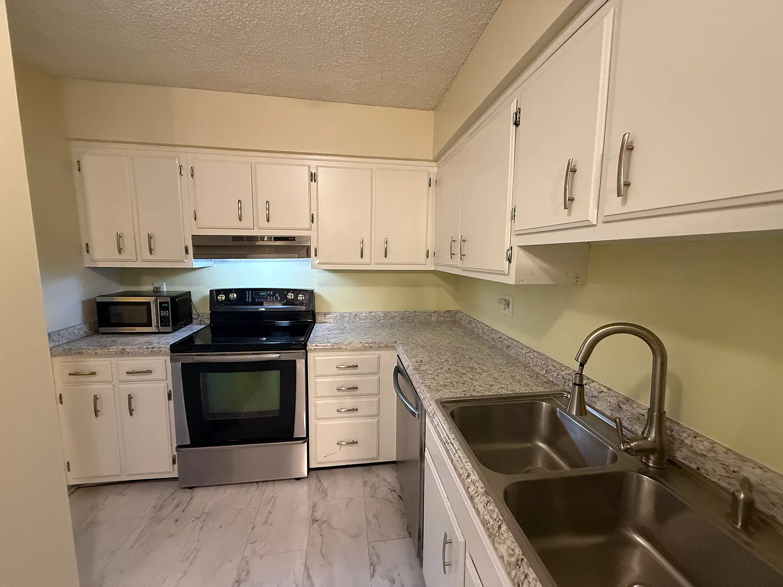 2 bed, 1028 sqft, $1,300 — Photo 1