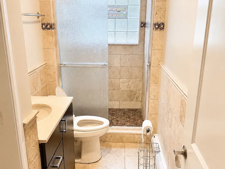 517 S Dryden Pl — Photo 10