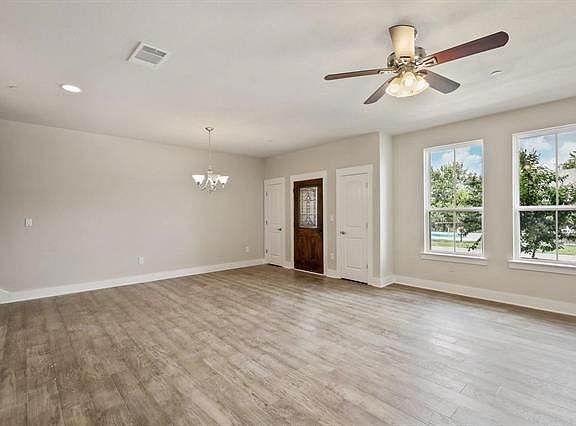 5th image of 202 Emma Dr