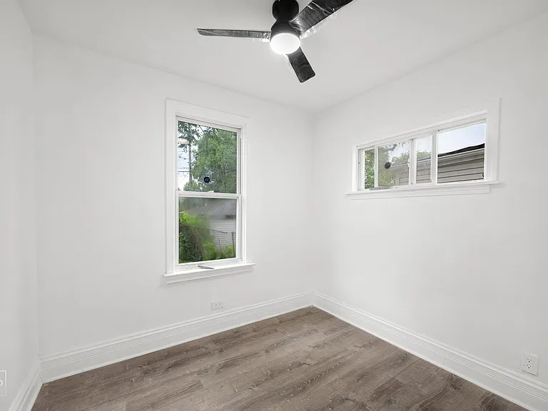 10623 S Perry Ave — Photo 6