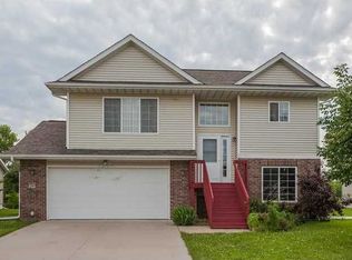 23 Thistle Ct, Iowa City, IA 52240