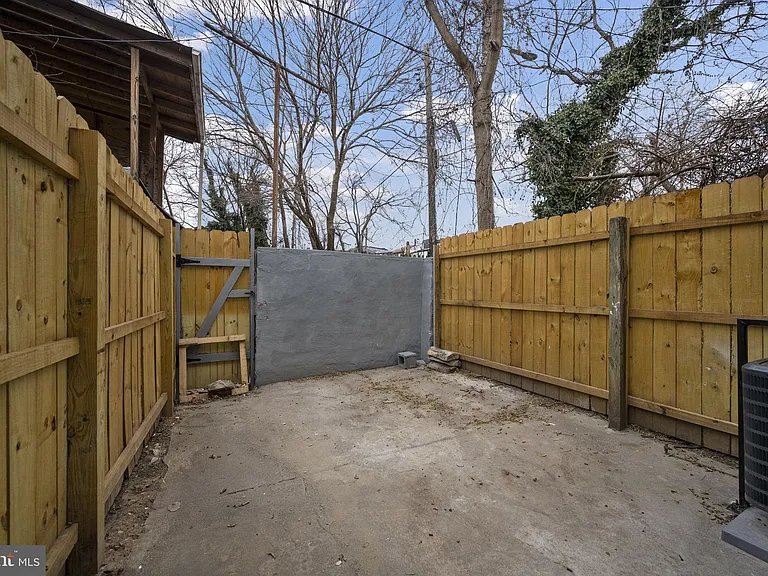 1316 McHenry St — Photo 27