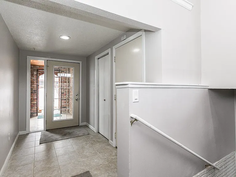 130 Harbet Ave NW — Photo 3