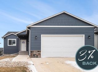 7805 E 44th St, Sioux Falls, SD 57110