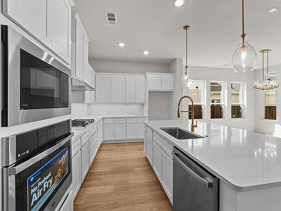 The Saratoga - Kitchen