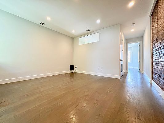 4th image of 1103 Carroll St