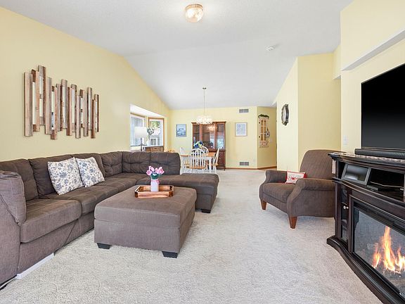 3rd image of 14118 Essex Ln