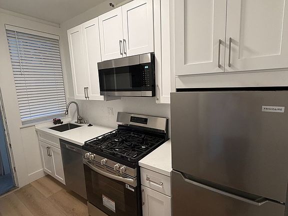 3rd image of 1674 Washington St APT 1