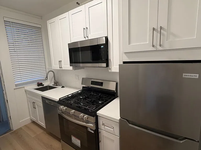 1674 Washington St #1 — Photo 3