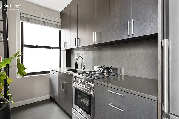 Sold by Sotheby's International Realty | media 3