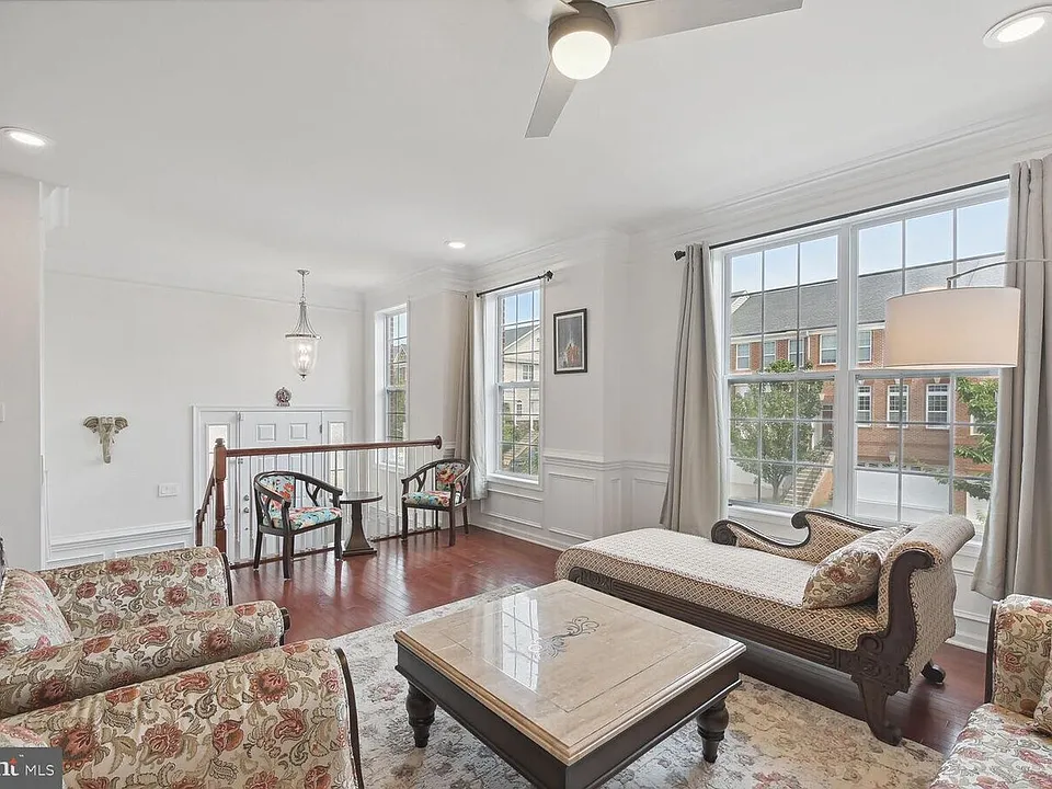 43250 Mitcham Sq