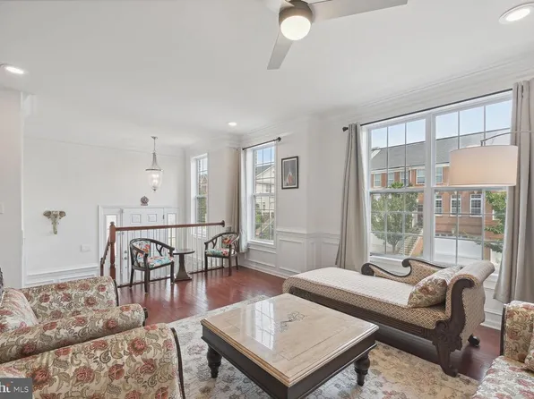 43250 Mitcham Sq, Ashburn, VA 20148