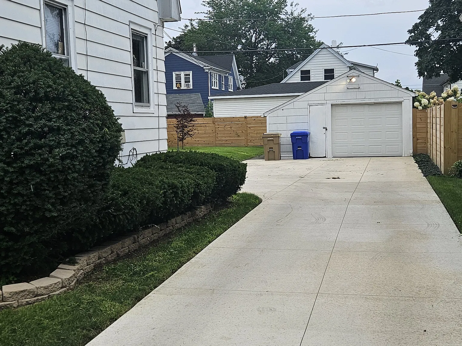 2 bed, 1040 sqft, $1,975 — Photo 4