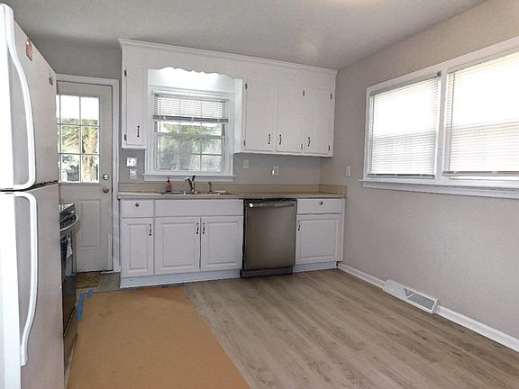4th image of 37 Echo Ln