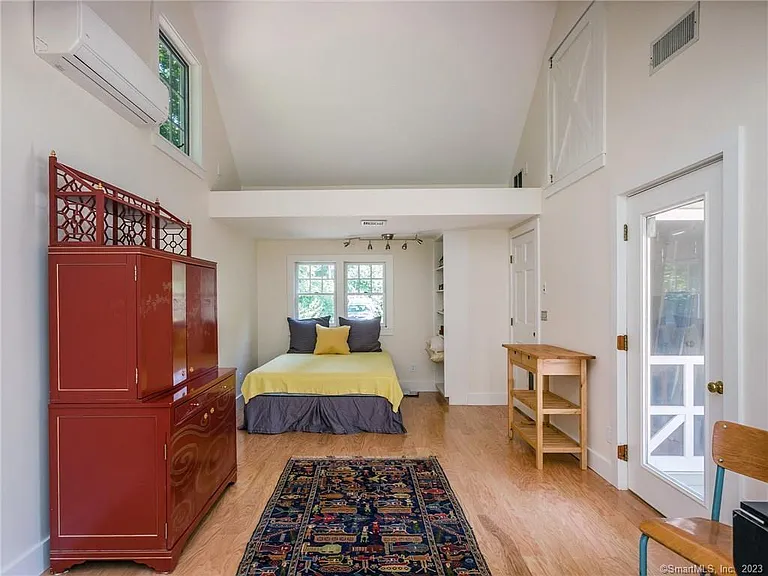 33 Washington Ave — Photo 17