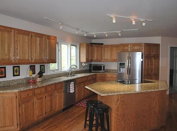 3rd image of 1448 Greenlake Dr