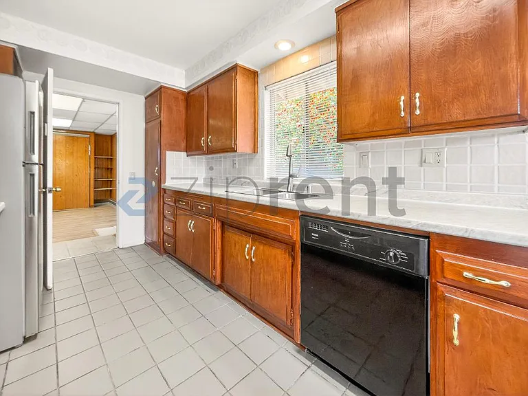 9534 Swinton Ave — Photo 8