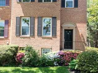 3100 Windwood Farms Dr, Oakton, VA 22124