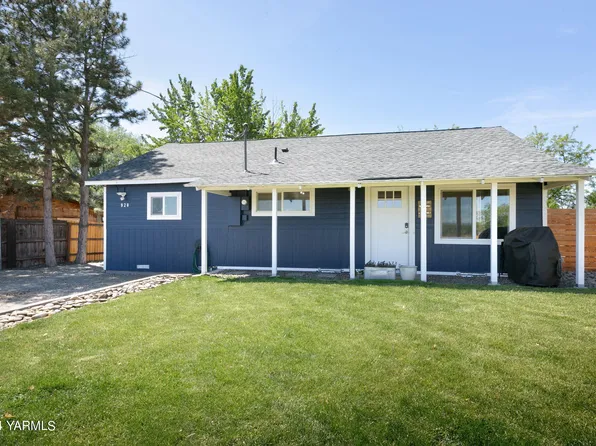 920 N Camas Rd, Wapato, WA 98951